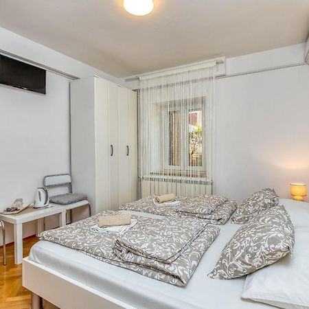 Matea Rooms Funtana Extérieur photo