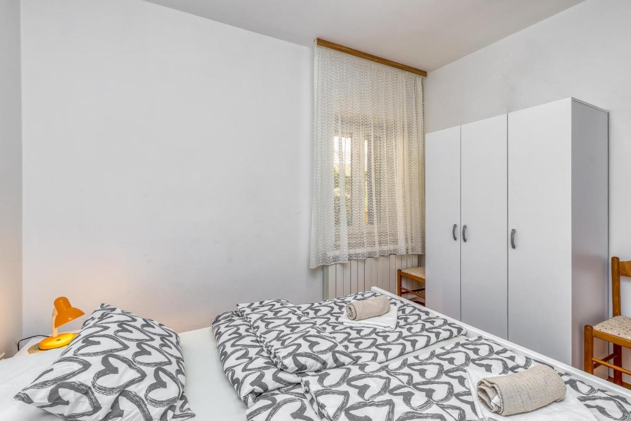 Matea Rooms Funtana Extérieur photo
